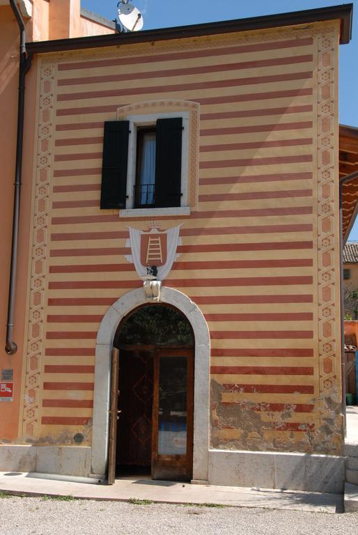 Albergo Al Platano Caprino Veronese Bagian luar foto