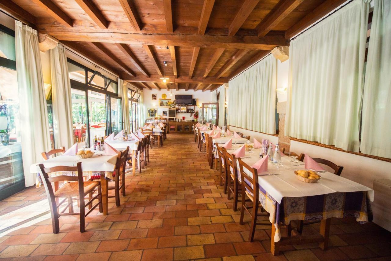 Albergo Al Platano Caprino Veronese Bagian luar foto