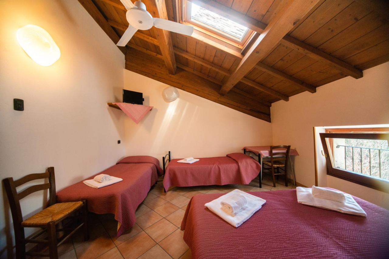 Albergo Al Platano Caprino Veronese Bagian luar foto