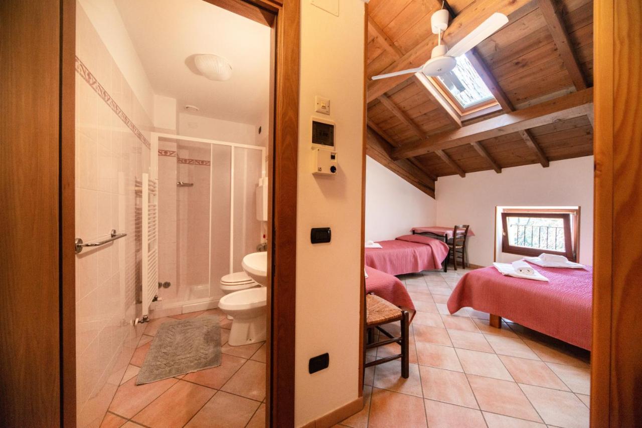 Albergo Al Platano Caprino Veronese Bagian luar foto
